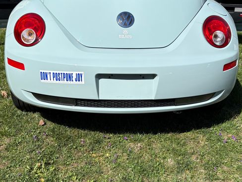 Used 2010 Volkswagen Beetle Final Edition image 11