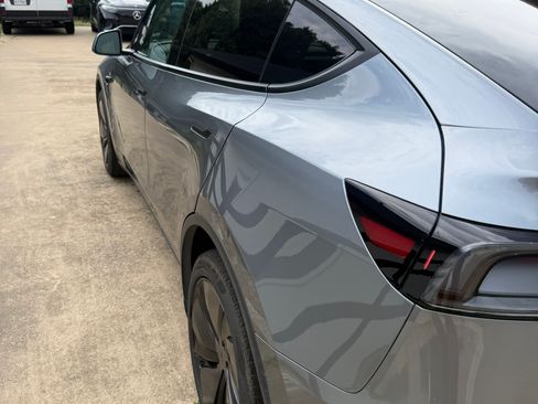 Used 2026 Tesla Model Y Long Range RWD image 5