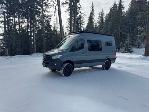 Used 2020 Mercedes-Benz Sprinter 2500 image 1