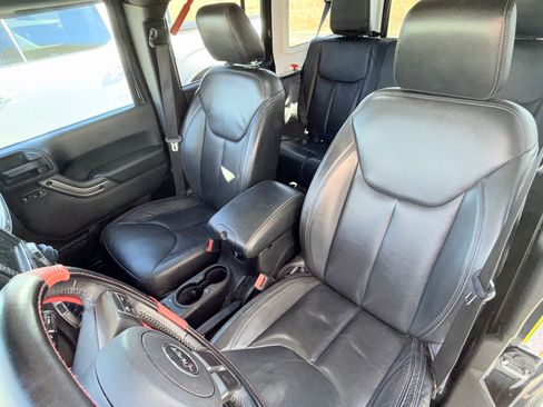 Used 2018 Jeep Wrangler Unlimited Sahara image 17