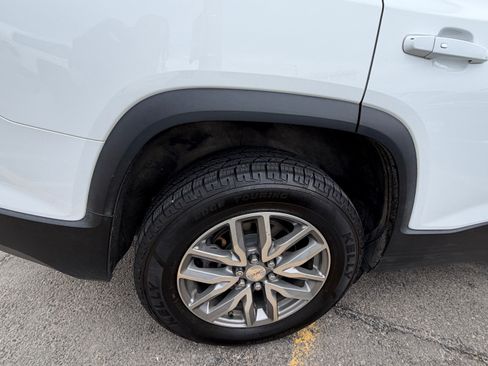 Used 2018 GMC Acadia SLE image 13