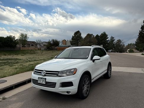 Used 2012 Volkswagen Touareg Executive AWD/4WD image 9