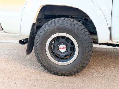 Used 2011 Toyota Tacoma 4x4 Double Cab w/ TRD Off-Road Pkg w/JBL Audio image 9