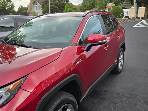 Used 2021 Toyota RAV4 XLE Premium image 11