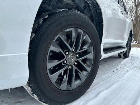 Used 2022 Lexus GX 460 Premium image 2