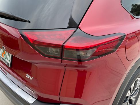 Used 2023 Nissan Rogue SV w/ SV Premium B Package image 16