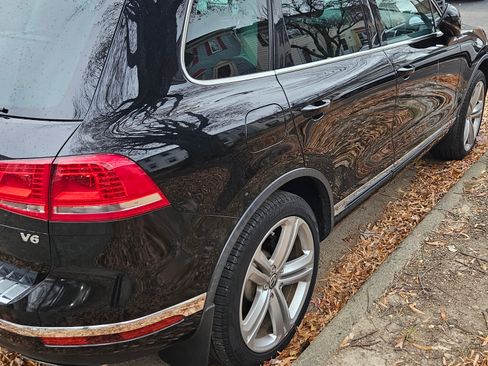 Used 2017 Volkswagen Touareg Executive image 14