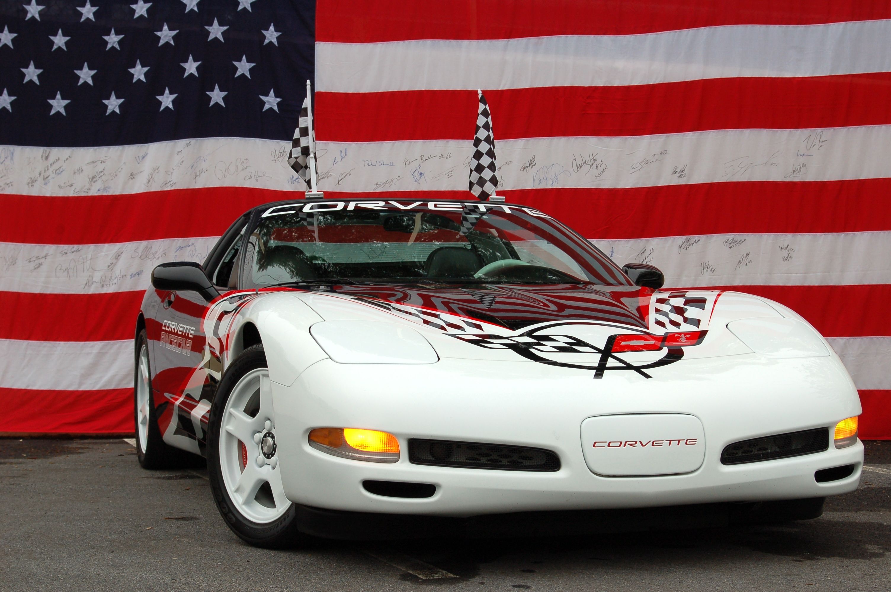 Used 1998 Chevrolet Corvette Coupe w/ Roof Pkg RWD image 17