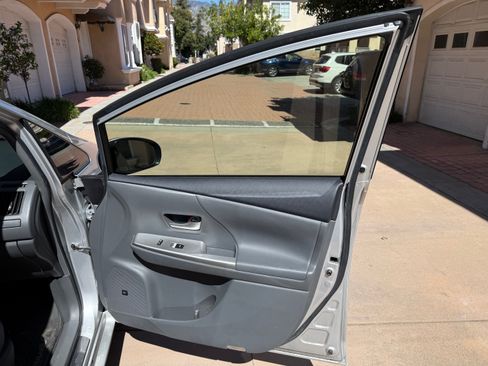 Used 2013 Toyota Prius V Five image 23