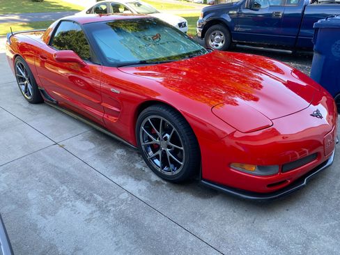 Used 2004 Chevrolet Corvette Z06 w/ Memory Package RWD image 2