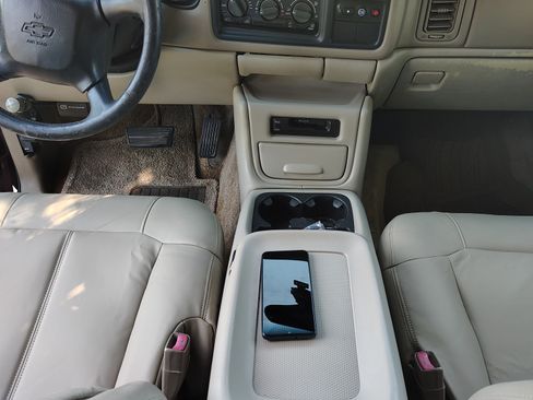 Used 2002 Chevrolet Tahoe LT image 10