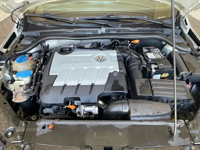 Used 2012 Volkswagen Jetta TDI FWD image 1