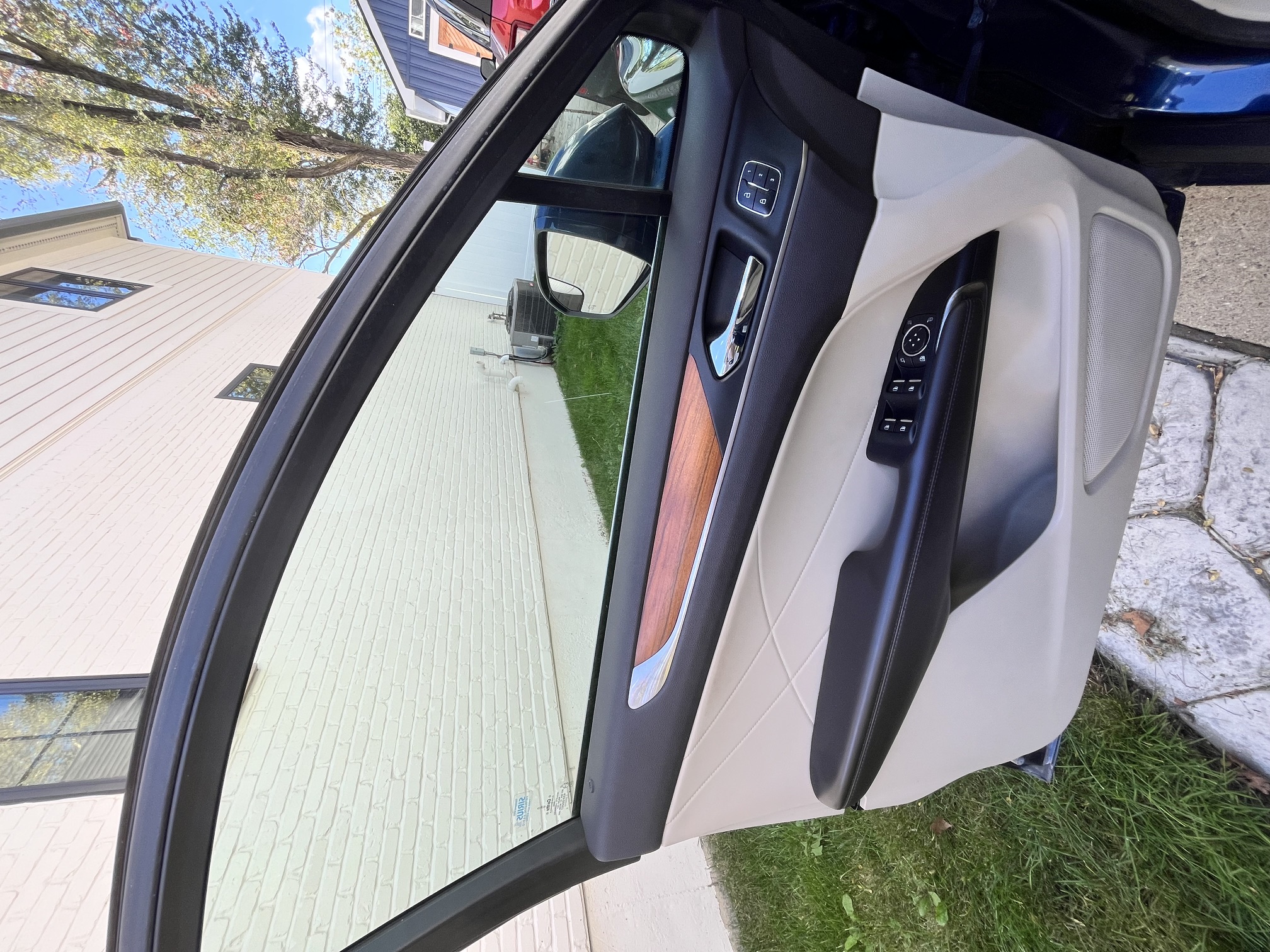 Used 2017 Lincoln MKC Select FWD image 11