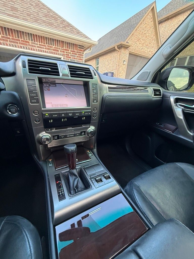 Used 2014 Lexus GX 460 w/ Premium Package AWD/4WD image 25