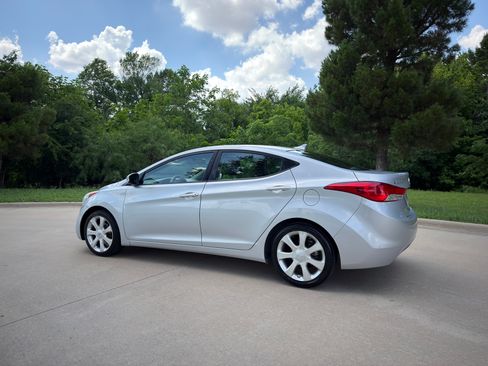 Used 2012 Hyundai Elantra Limited FWD image 2