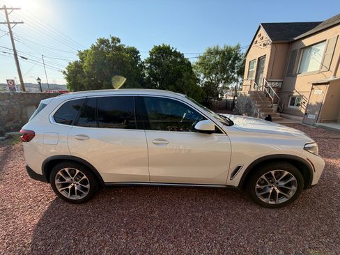 Used 2019 BMW X5 xDrive40i w/ Premium Package AWD/4WD image 4