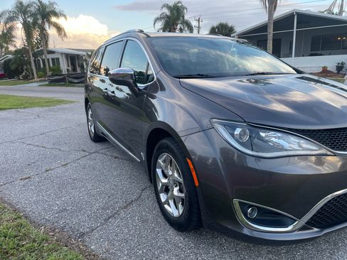Used 2018 Chrysler Pacifica Limited FWD image 5