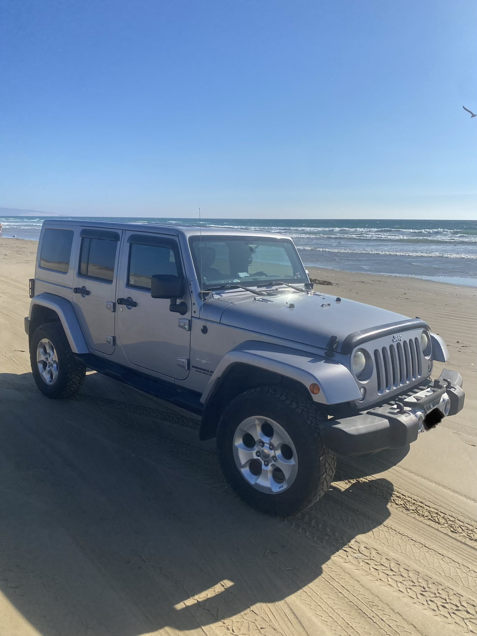 Used 2014 Jeep Wrangler Unlimited Sahara w/ Connectivity Group AWD/4WD image 5