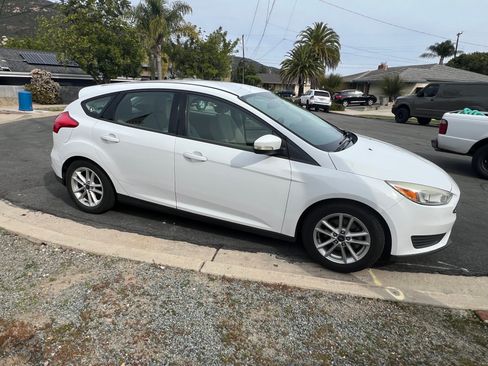 Used 2015 Ford Focus SE image 2