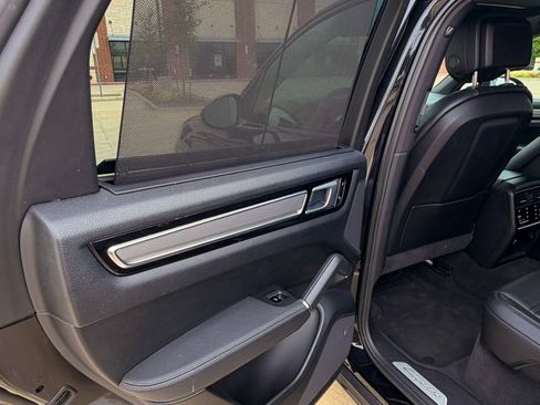 Used 2019 Porsche Cayenne AWD/4WD image 15