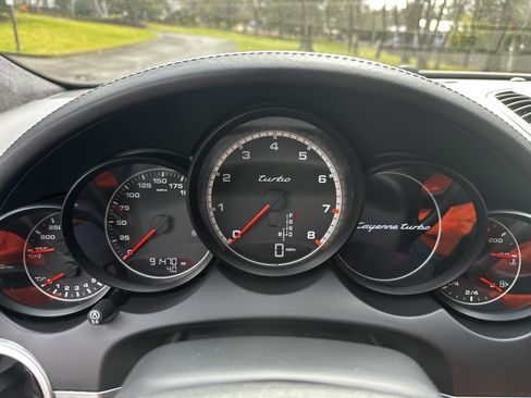 Used 2013 Porsche Cayenne Turbo w/ Sportdesign Pkg w/Side Skirts image 17