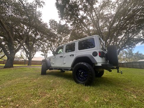 Used 2018 Jeep Wrangler Unlimited Sport image 2