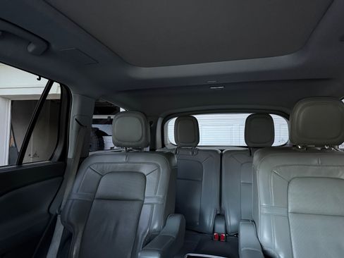 Used 2020 Lincoln Aviator Reserve w/ Equipment Group 201A RWD image 10