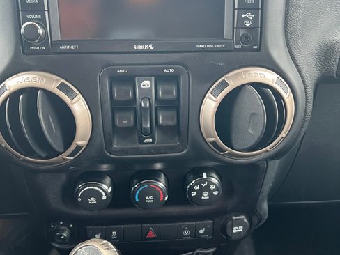 Used 2016 Jeep Wrangler Unlimited Sahara image 9