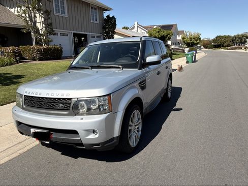 Used 2011 Land Rover Range Rover Sport HSE LUX image 4