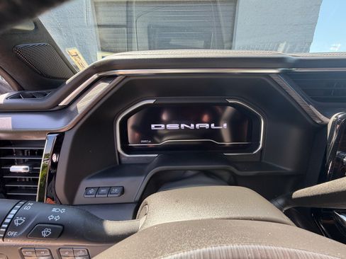 Used 2024 GMC Sierra 2500 Denali Ultimate AWD/4WD image 15