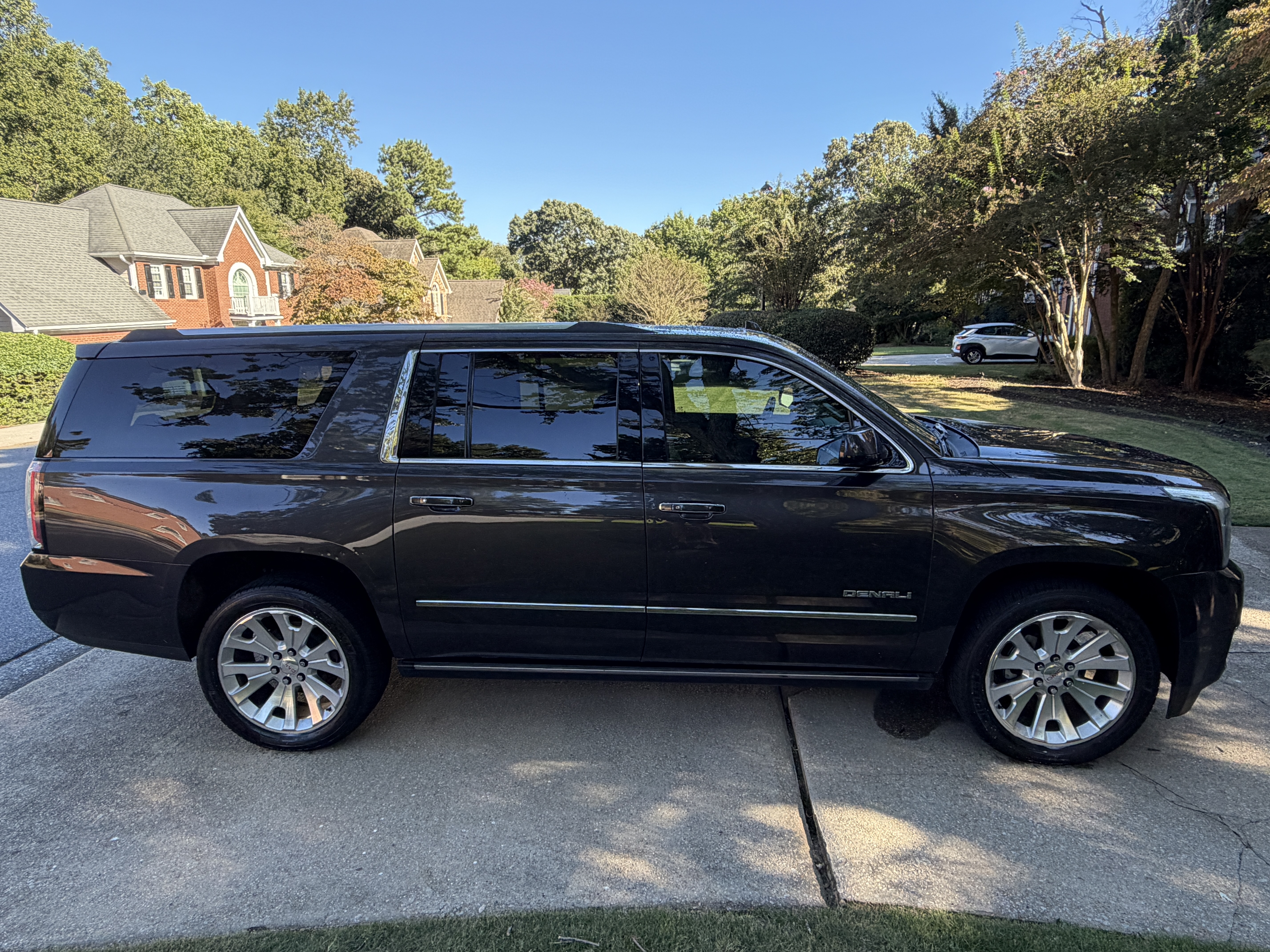Used 2016 GMC Yukon XL Denali w/ Open Road Package AWD/4WD image 1