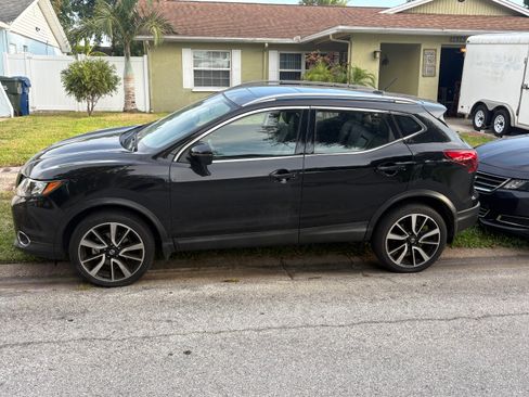 Used 2018 Nissan Rogue Sport SL w/ SL Premium Package FWD image 2