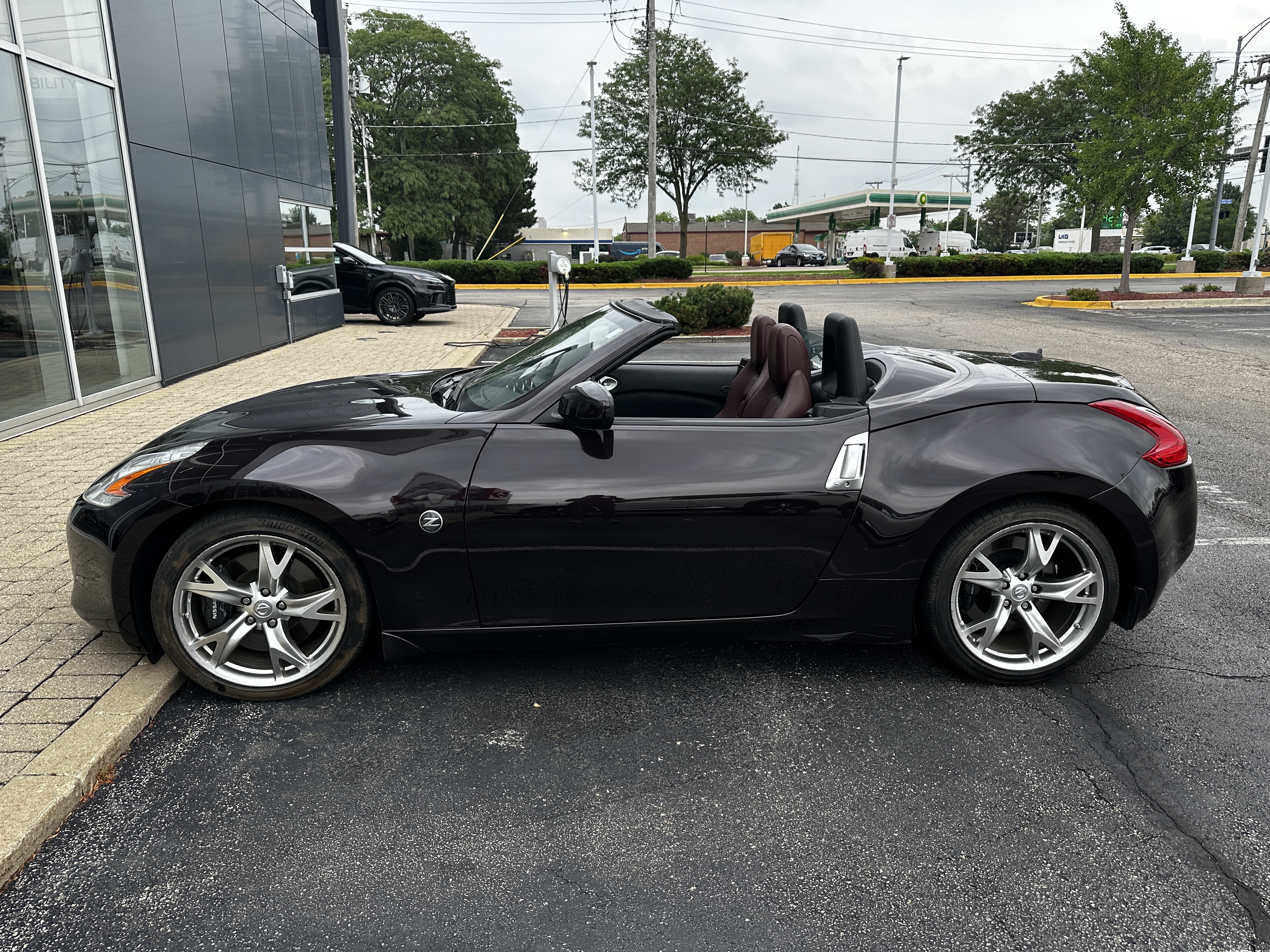 Used 2010 Nissan 370Z Touring w/ Sport Pkg RWD image 10
