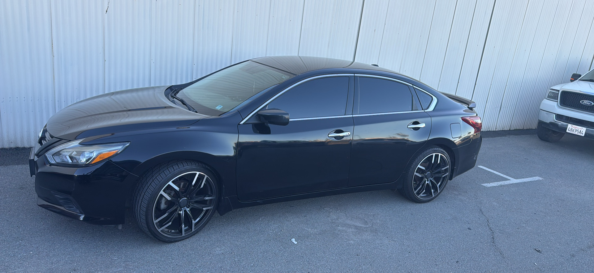 Used 2018 Nissan Altima 2.5 SR w/ SR Midnight Edition FWD image 1