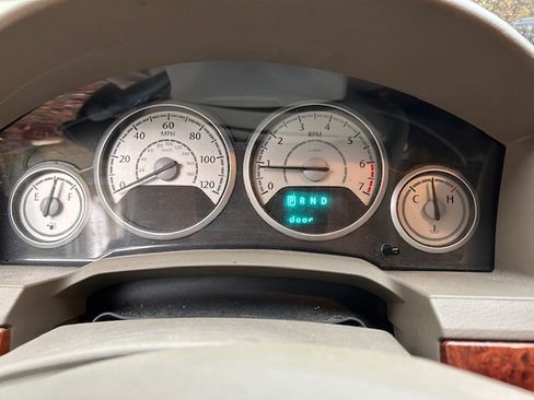 Used 2008 Chrysler Town & Country LX image 11