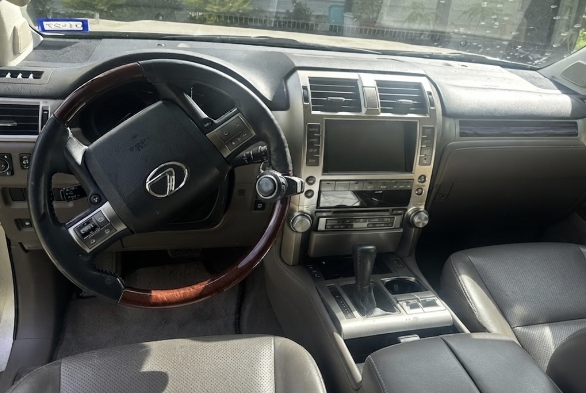 Used 2011 Lexus GX 460 w/ Comfort Plus Pkg AWD/4WD image 9