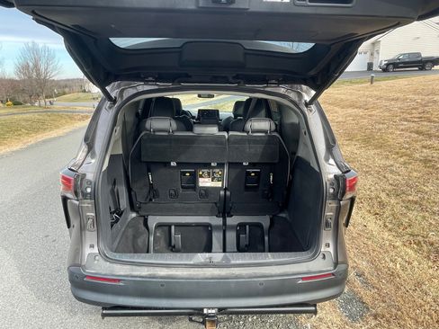 Used 2021 Toyota Sienna XLE image 13