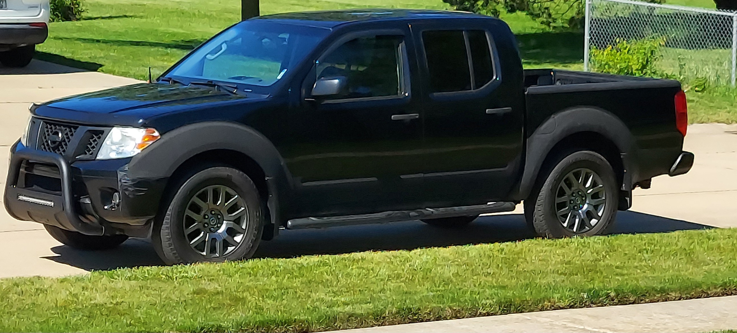 Used 2012 Nissan Frontier SV w/ Sport Appearance Pkg AWD/4WD image 1
