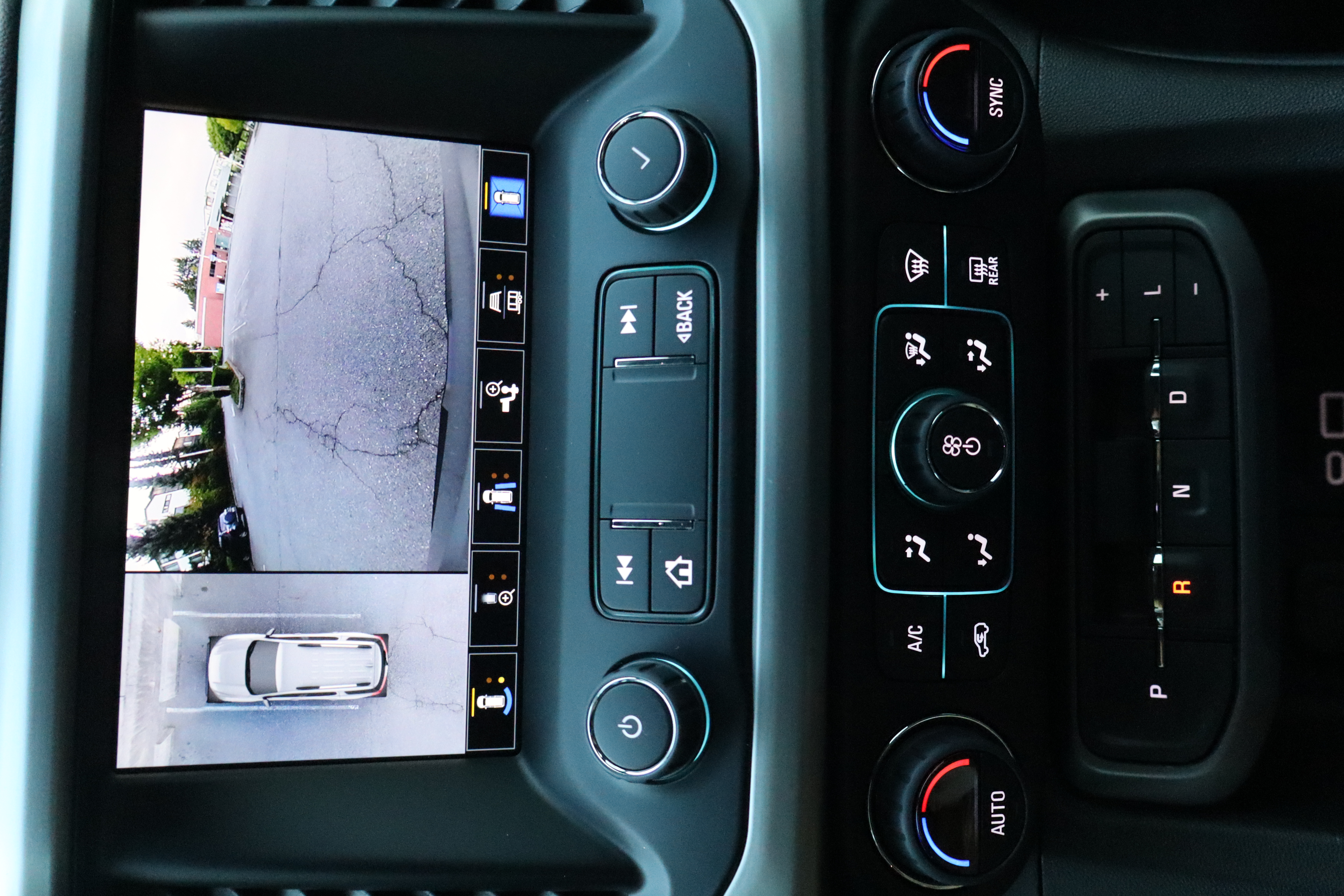 Used 2023 GMC Acadia AT4 w/ Technology Package AWD/4WD image 18