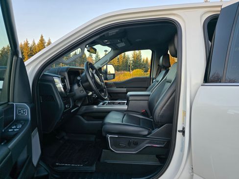 Used 2024 Ford F350 Lariat w/ Lariat Ultimate Package image 8