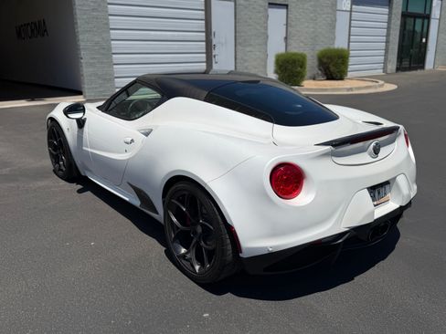 Used 2018 Alfa Romeo 4C Coupe w/ Coupe Track Package 1 RWD image 11