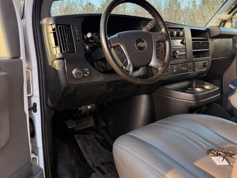 Used 2019 Chevrolet Express 3500 w/ Driver Convenience Package image 12