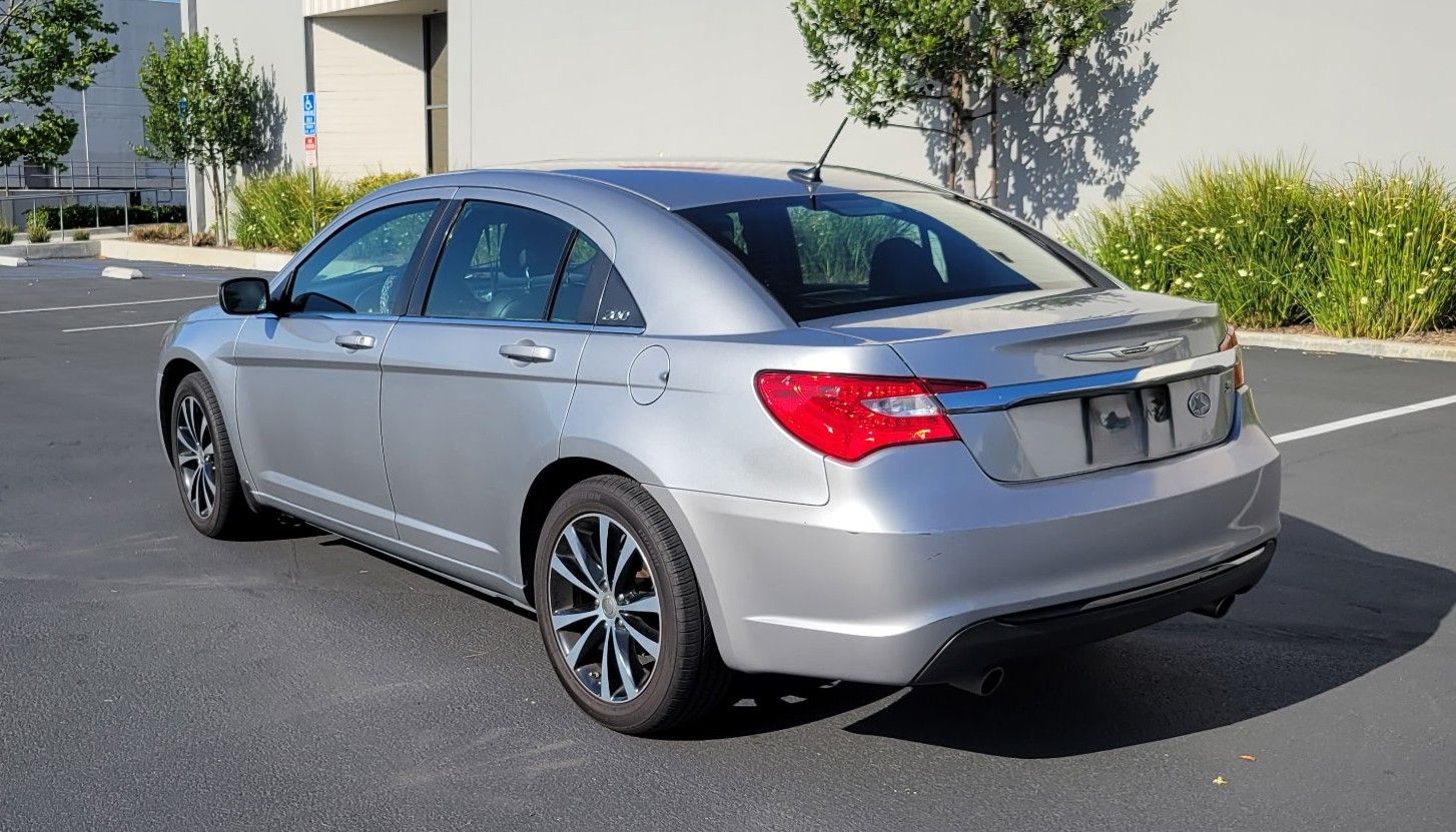 Used 2013 Chrysler 200 Limited w/ Sun/Sound Group FWD image 2