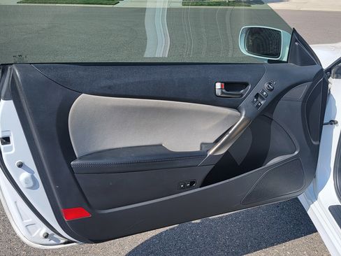 Used 2015 Hyundai Genesis 3.8 image 14