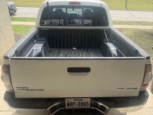 Used 2010 Toyota Tacoma 4x4 Double Cab image 2