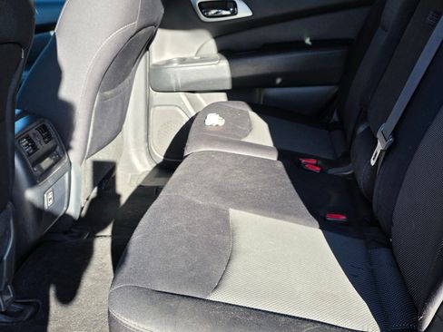 Used 2018 Nissan Pathfinder SV image 13