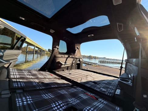 Used 2022 BMW X7 M50i image 2