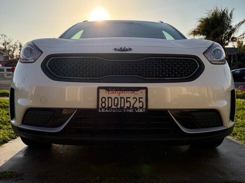 Used 2018 Kia Niro LX image 17