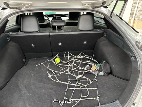 Used 2017 Toyota Prius Three Touring w/ Carpet Mat Package FWD image 17