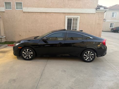 Used 2017 Honda Civic EX image 2